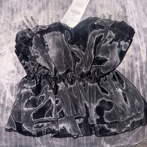 Zara
Black Strapless banteau Top